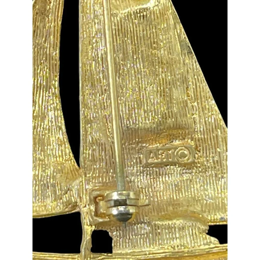 Vtg Arthur Pepper ART Jewelry Signed Brushed Gold Tone Sailboat Brooch Nautical - Picture 5 of 6